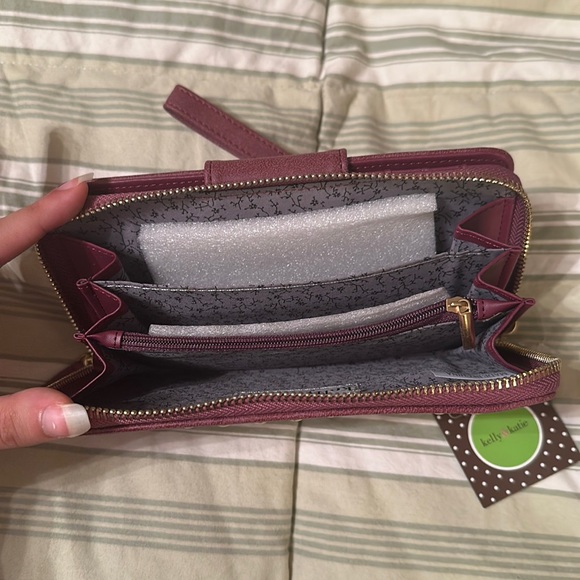 kelly&katie burgundy and gold clutch wristlet - Picture 4 of 4